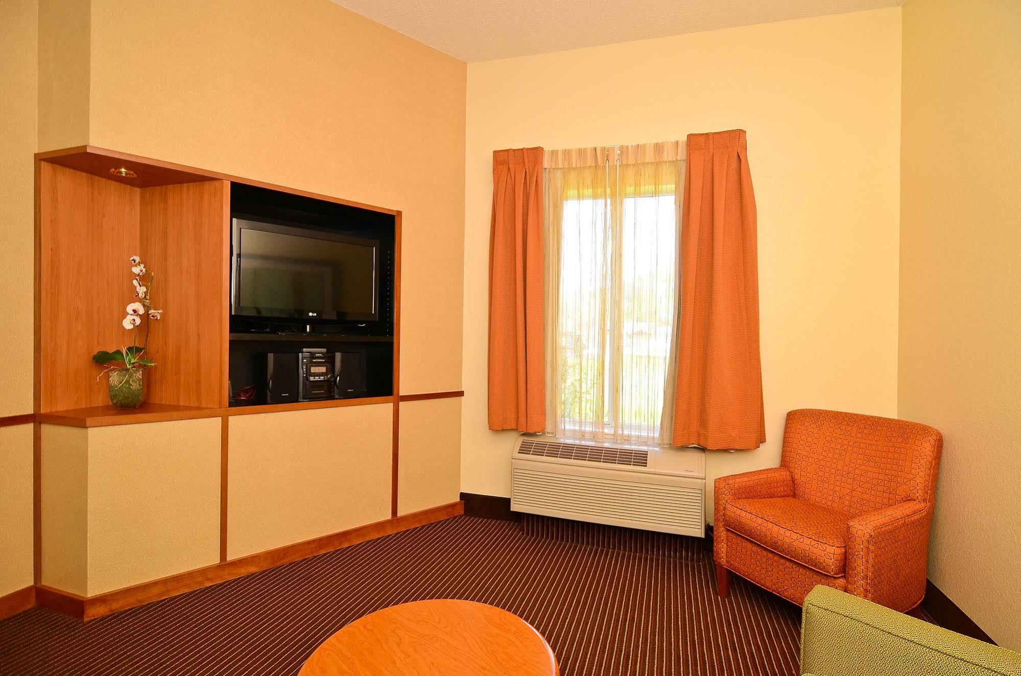 Fairfield Inn & Suites Чероки Екстериор снимка